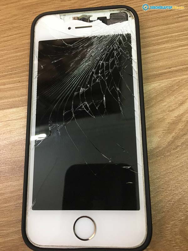 An iPhone 5s with a broken screen